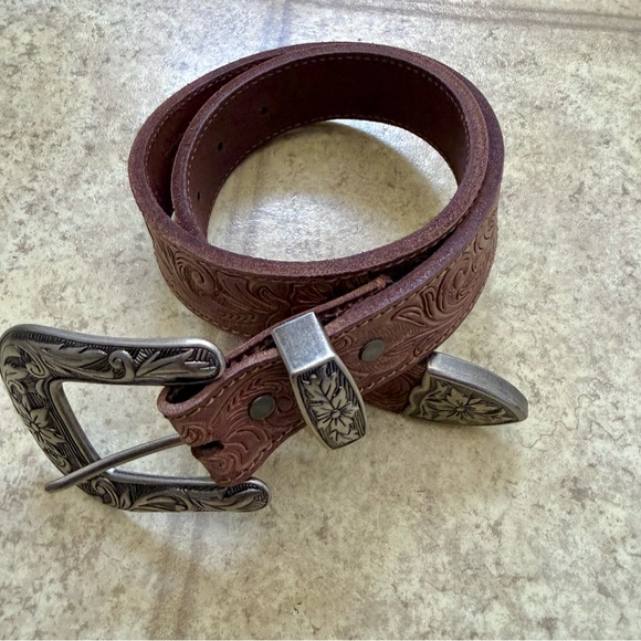 SHYANNE WOMEN'S FLORAL EMBOSSED BUCKLE BELT - Picture 4 of 6